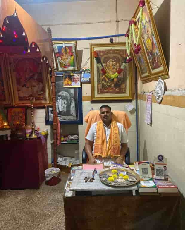 Kerala Astrologer Mantrika Jyothishyaru in Vijayanagara and Hospet at Justastrologers.com